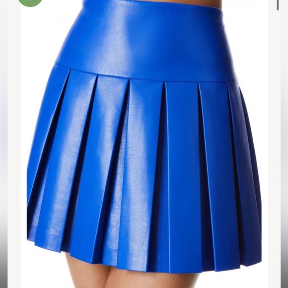 Alice and Olivia EMILIE VEGAN LEATHER BOX PLEATED MINI SKIRT - Picture 3 of 4